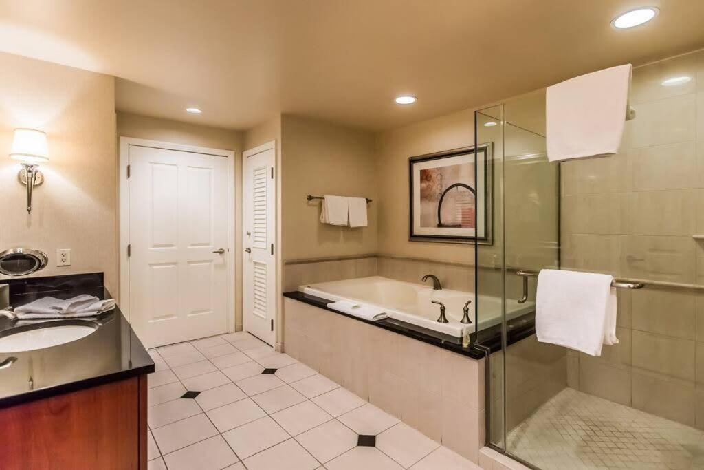 Mgm 1br Mountain View Balcony 28802 Apartment