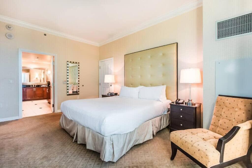 Mgm 1br Mountain View Balcony 28802 Las Vegas