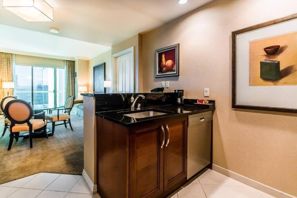 Apartment Mgm 1br Mountain View Balcony 28802 *